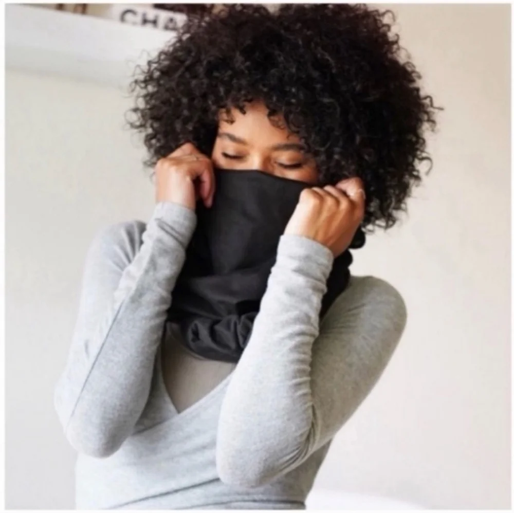 NEW! Beyond Yoga Pocket Infinity Scarf Black‎